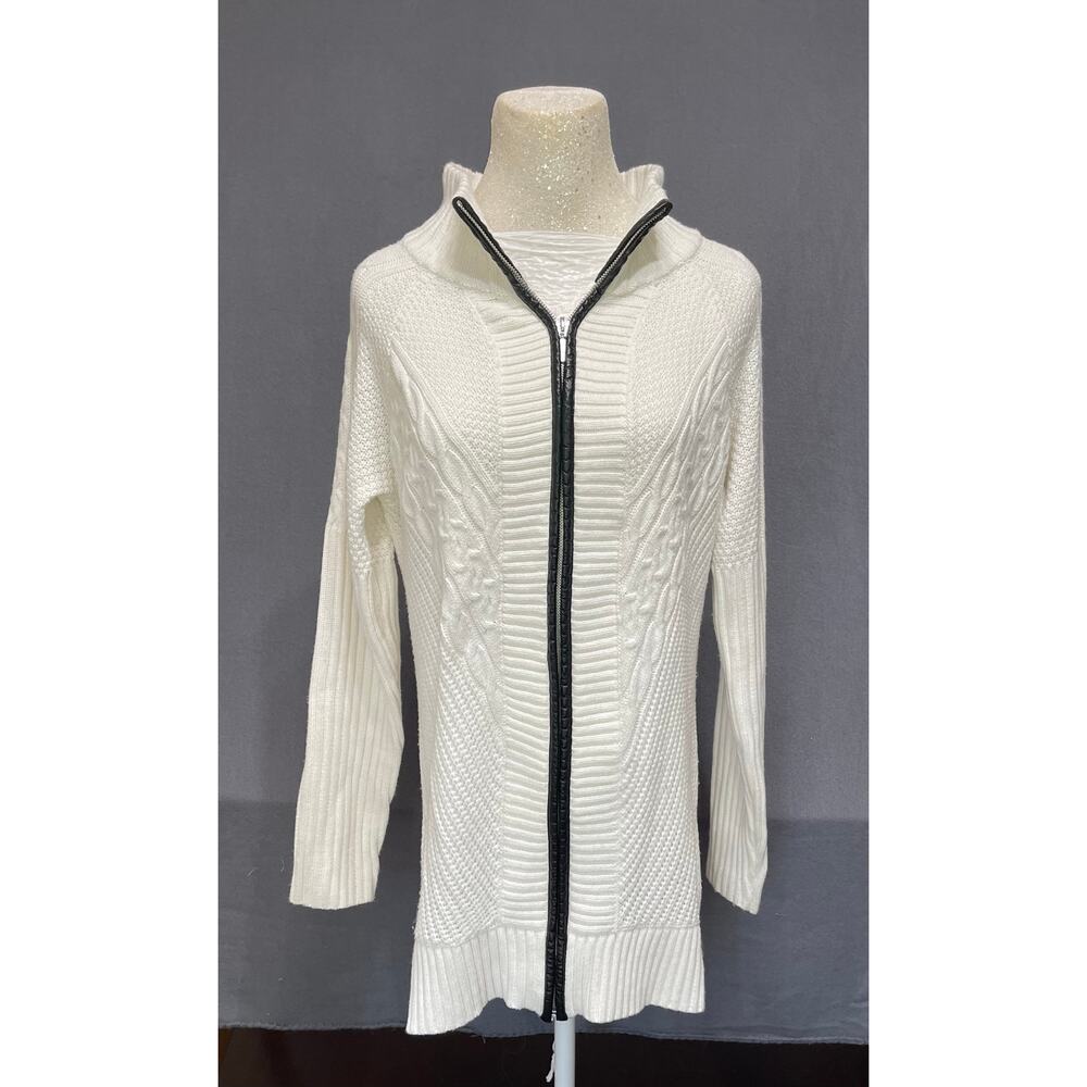 Venus white zip-up sweater sz M chic‎ cozy edgy modern stylish